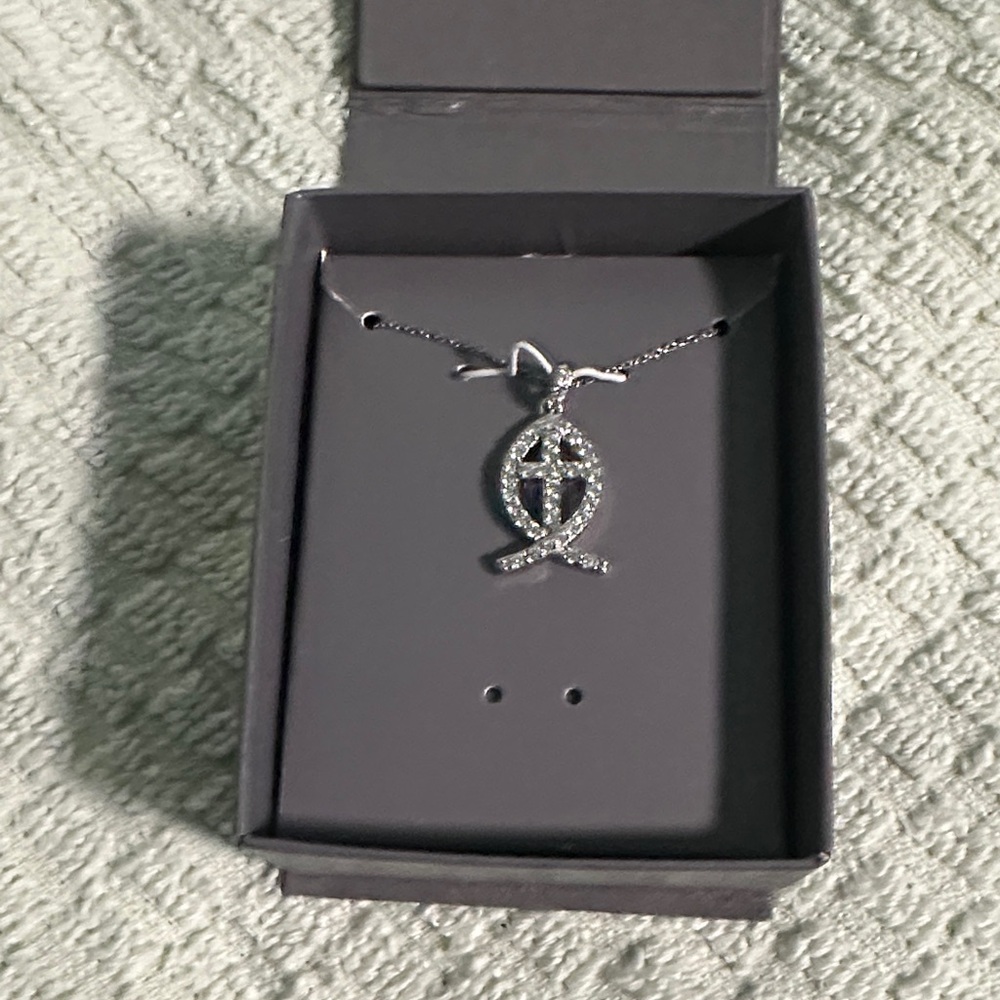 Elegant Silver Pendant Necklace